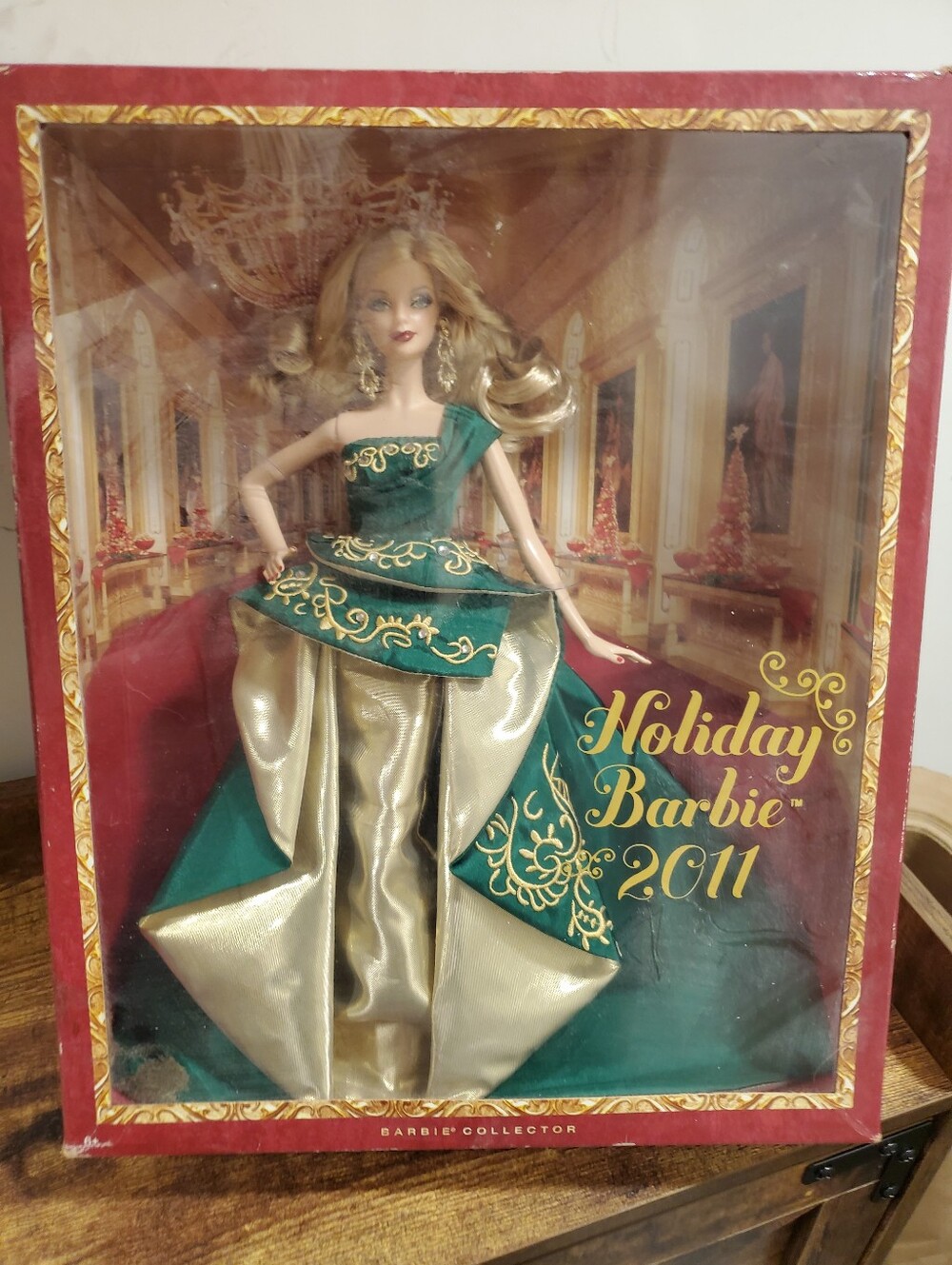 2011 Holiday Barbie Green And Golden Gown, Blonde - Picture 5 of 5